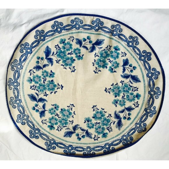 Vintage Linen Round Centerpiece Floral Runner - Picture 5 of 6